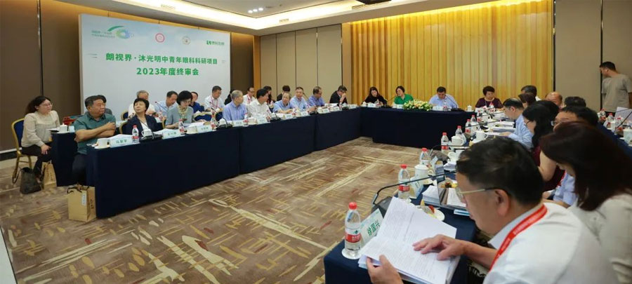 2023年8月3日，由白求恩公益基金會主辦的“朗視界·沐光明中青年眼科科研項(xiàng)目”2023年度項(xiàng)目終審會，在重慶順利召開。